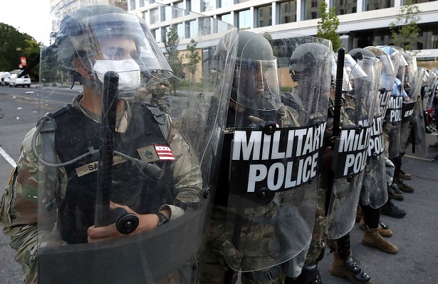 ABD Polisi Protestoculara Karşı Şok Silah Talebinde Bulundu