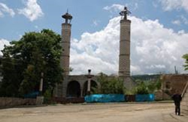 Şuşa Camii’nde İlk Namazı Askerler Kıldı (Video)