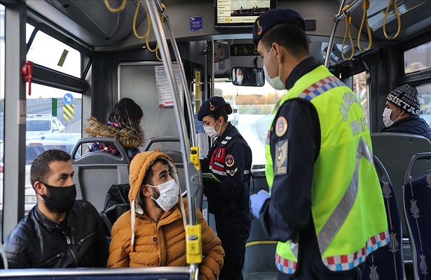 İstanbul’da jandarma ekipleri Kovid-19 tedbirlerini denetledi