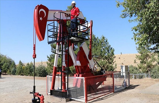 Emektar kuyudan 72 yıldır petrol çıkarılıyor