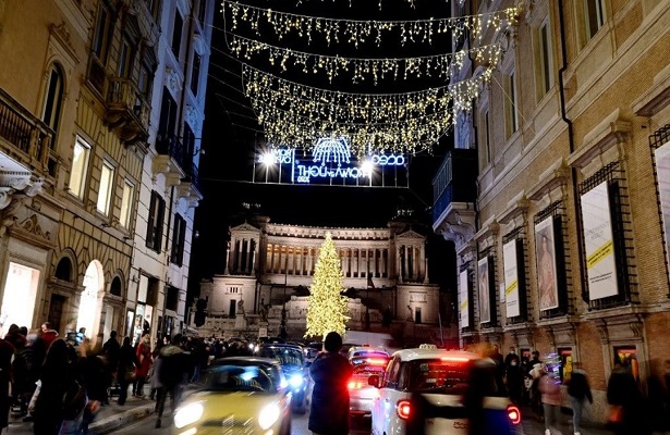 İtalya’da Noel ve Yılbaşı tatillerinde sokağa çıkma kısıtlaması getirildi