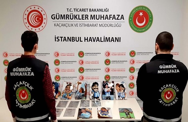 İstanbul Havalimanı’nda Maradona’nın tablolarının arkasına gizlenmiş kokain ele geçirildi