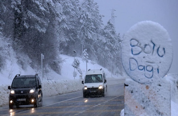 Bolu Dağı’nda kar yağışı etkili oluyor