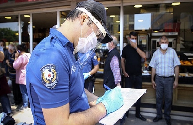 Kocaeli’de Kovid-19 tedbirlerine uymayan 217 kişiye para cezası