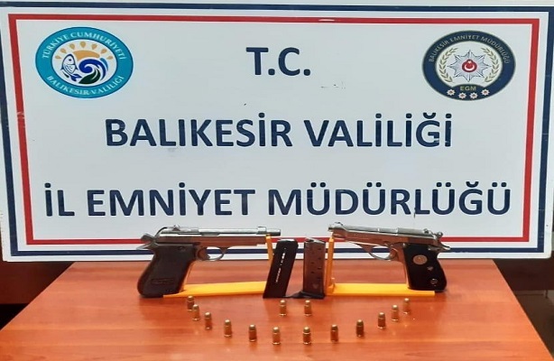 Balıkesir’de polis 14 aranan şahsı yakaladı