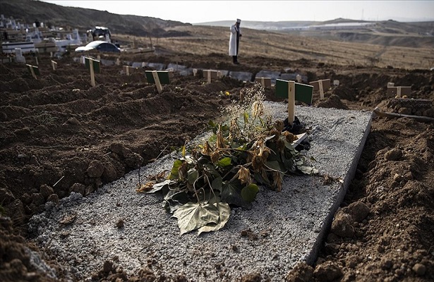 Kovid-19’dan ölenlerin defin işlemleri virüse karşı alınan önlemlerle yapılıyor