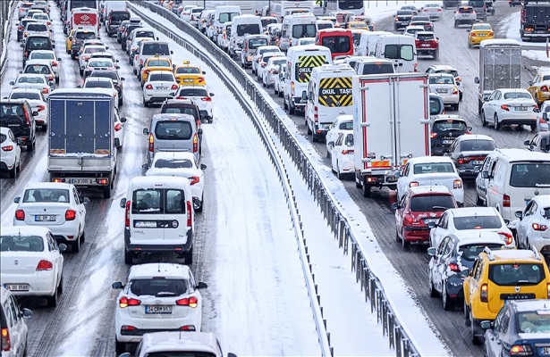 İstanbul’da trafik yoğunluğu yaşanıyor