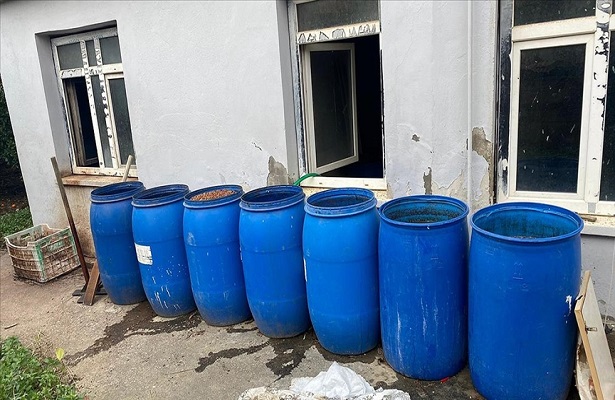 Adana’da 2 bin 443 litre sahte içki ele geçirildi