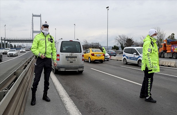 Sokağa çıkma kısıtlamalarına uymayan 24 bin 755 kişi hakkında işlem yapıldı