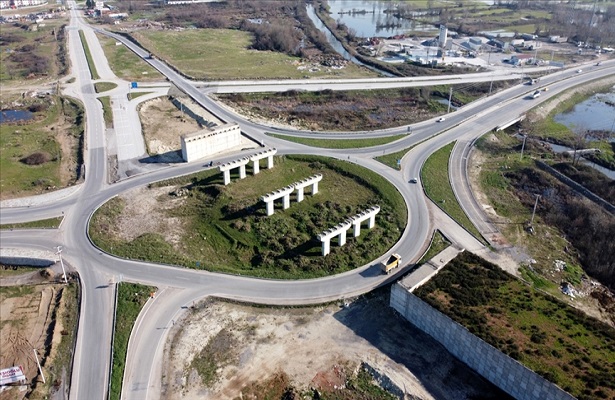 Türkiye ulaşım ağının tacı Karadeniz Sahil Yolu, Sakarya’da ilerliyor