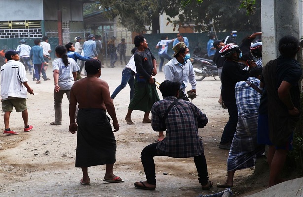 Myanmar’da güvenlik güçlerinin gece yarısı baskınlarında 6 kişi öldürüldü