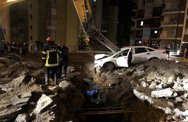 Kayseri’de kazı çalışması sırasında üzerine otomobil düşen belediye işçisi öldü