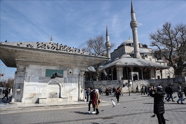 İstanbul’da ‘kısıtlamasız’ ikinci cumartesi gününde sahillerde ve caddelerde hareketlilik gözlendi