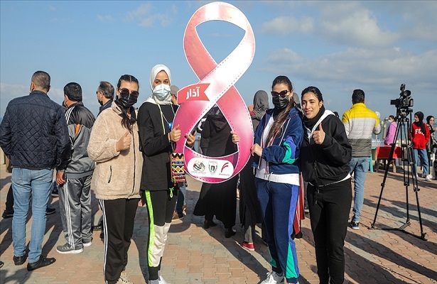 Gazze’de kadınlar Dünya Kadınlar Günü’nde ‘Kendinden Emin Adımlar’ sloganıyla yürüdün