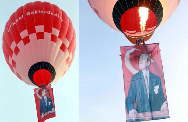 Kapadokya’da balonlar Türk bayrakları ve Atatürk posteri ile uçtu