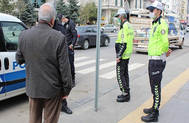 Koronavirüs temaslısı, bankada HES koduna takıldı