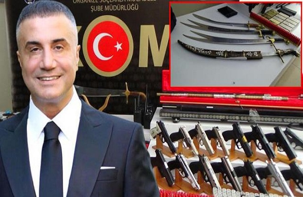 Sedat Peker’in elebaşı olduğu belirtilen suç örgütüne yönelik operasyonda ele geçirilenler sergilendi