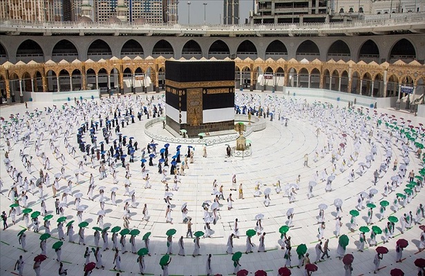 Suudi Arabistan, umre ve Kabe’de namaz için aşı olma veya Kovid-19’u geçirip iyileşme şartı getirdi