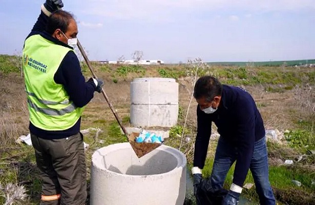 Tıkanan kanalizasyon bacasından yüzlerce ayran kutusu çıktı