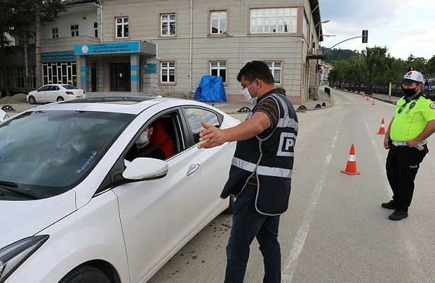 Sokağa çıkma kısıtlamasını ihlal eden 79 bin 186 kişi hakkında işlem yapıldı