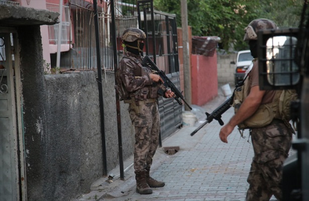 Adana’da organize suç örgütü operasyonunda 11 kişi gözaltına alındı