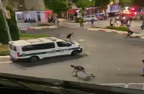 Akka’da işgalci polislere Filistinli gençlerden ders!