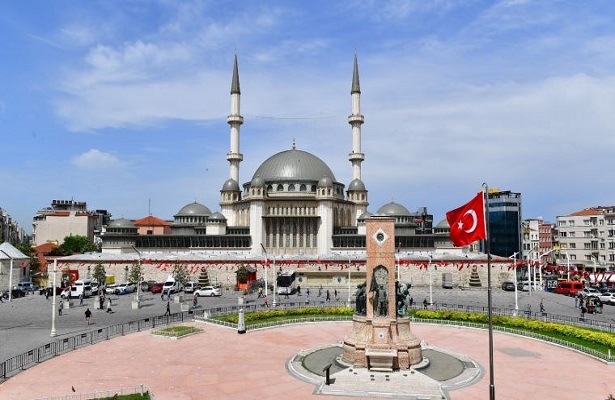 Taksim Camii bugün ibadete açılıyor