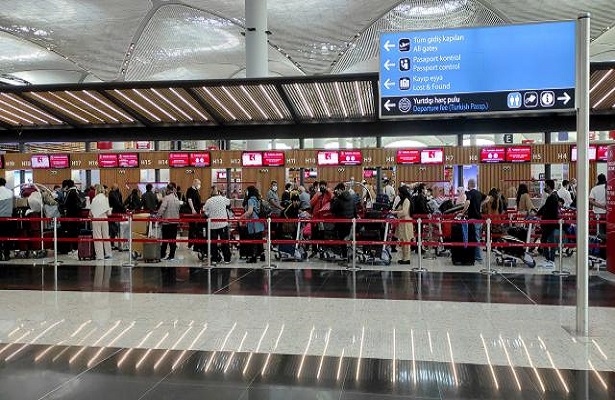 İstanbul’daki havalimanlarını bir günde 135 binden fazla yolcu kullandı