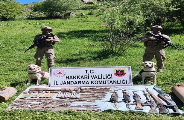 Şemdinli’de PKK’ya ait çok sayıda silah ve mühimmat ele geçirildi