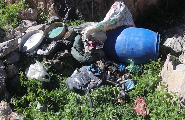 Van’da PKK’lı teröristlere ait mühimmat ve yaşam malzemeleri ele geçirildi