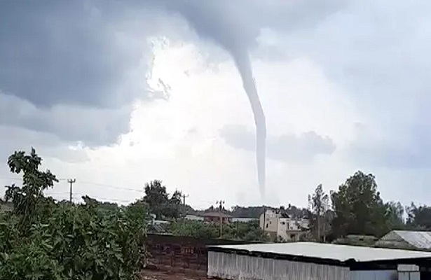 Antalya’da oluşan hortum kamerada