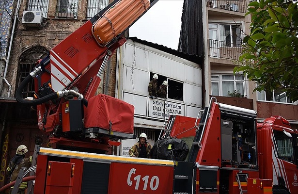 Beyoğlu’nda iş yeri yangını