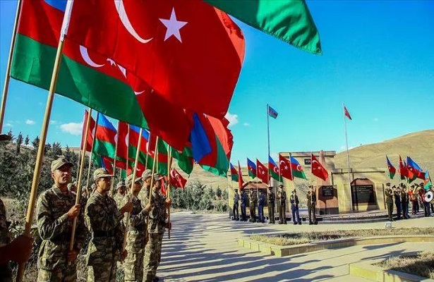 Azerbaycan’a askeri üs kurulmalı mı?