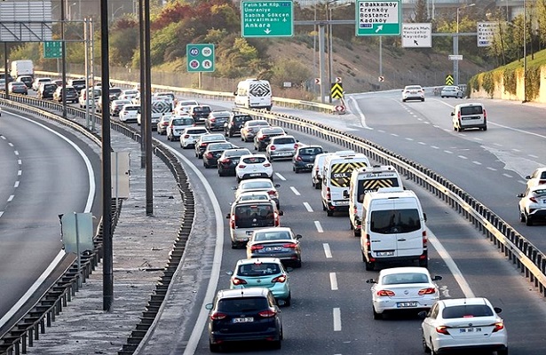 İstanbul trafiğinde bayram tatili yoğunluğu