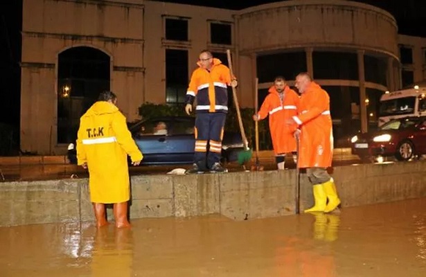 Samsun-Ordu karayolunda trafiğe yağış engeli