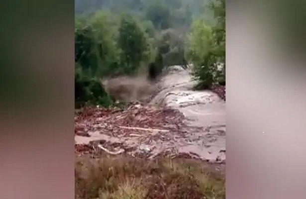 Kastamonu’da selin geliş anı kamerada