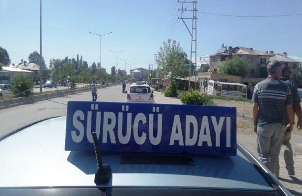 Sahte sürücü belgesi şebekesine ‘Direksiyon’ operasyonu