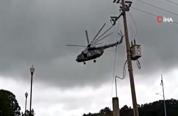 Meksika Donanmasına ait helikopter iniş yaptığı sırada düştü