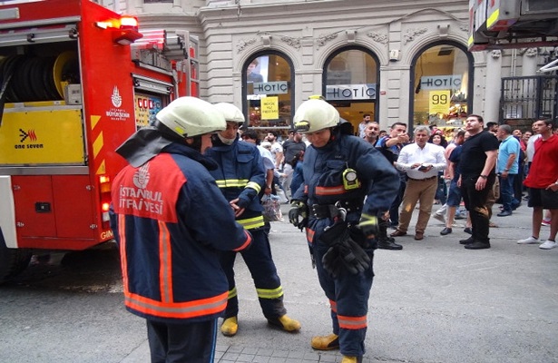 İstiklal Caddesi’nde yangın paniği