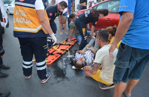 Kazayı gördü, 112’den yardım istedi, yaralı kadın eşi çıktı!