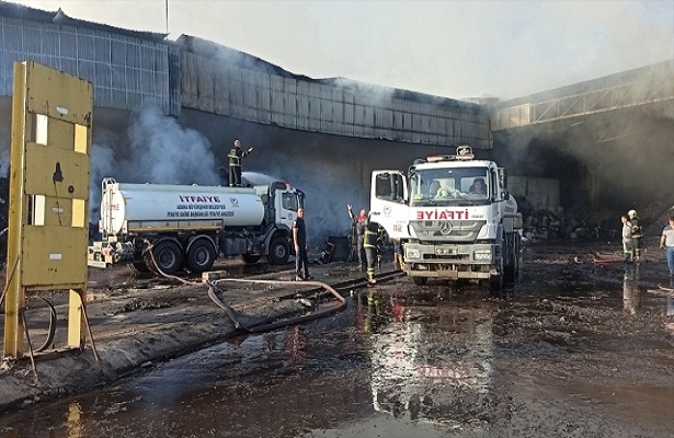 Osmaniye’de geri dönüşüm fabrikasında çıkan yangın kontrol altına alındı