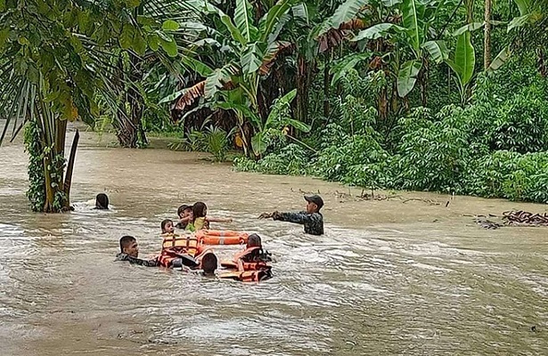 Filipinler’de tropik fırtına nedeniyle 13 kişi öldü