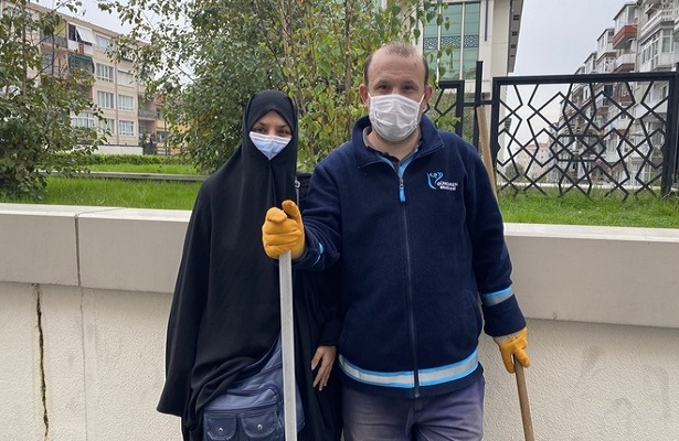 Temizlik işçisinden örnek davranış: Para dolu cüzdanı sahibine teslim etti