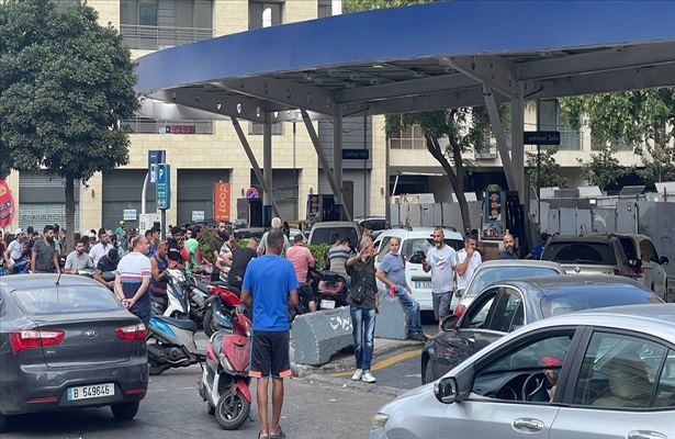 Ekonomik krizdeki Lübnan’da akaryakıt fiyatlarına son bir ayda üçüncü zam