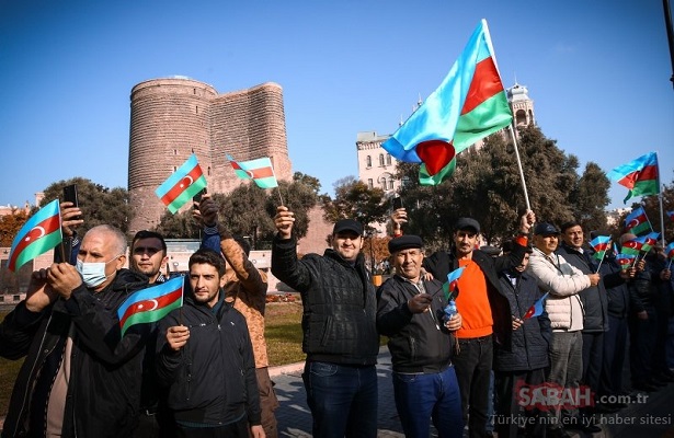 Azerbaycan’ın Karabağ zaferinin 1. yılında binlerce kişi Bakü’de yürüdü