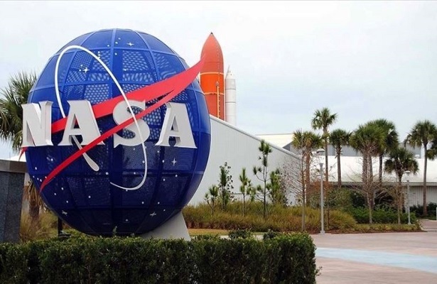 NASA, uzay enkazı tehlikesi sebebiyle uzay yürüyüşünü erteledi