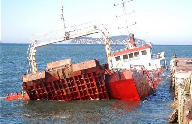 Maltepe’de su almaya başlayan Ro-Ro gemisi battı