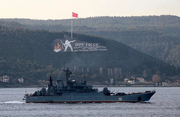 Rus savaş gemisi ‘Caesar Kunikov’ Çanakkale Boğazı’ndan geçti