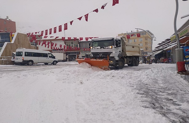 Van’da 82 yerleşim yerinin yolu ulaşıma kapandı!