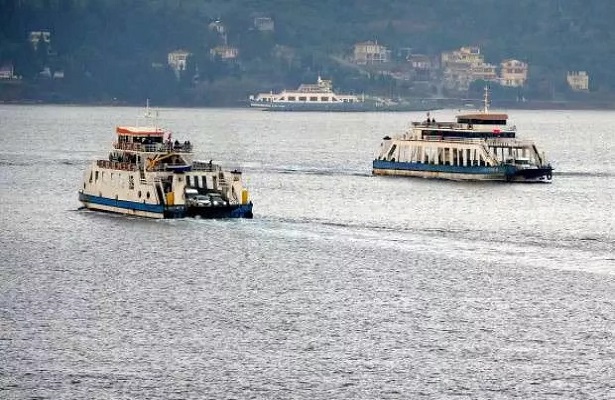 Bozcaada’ya bazı feribot seferleri iptal edildi